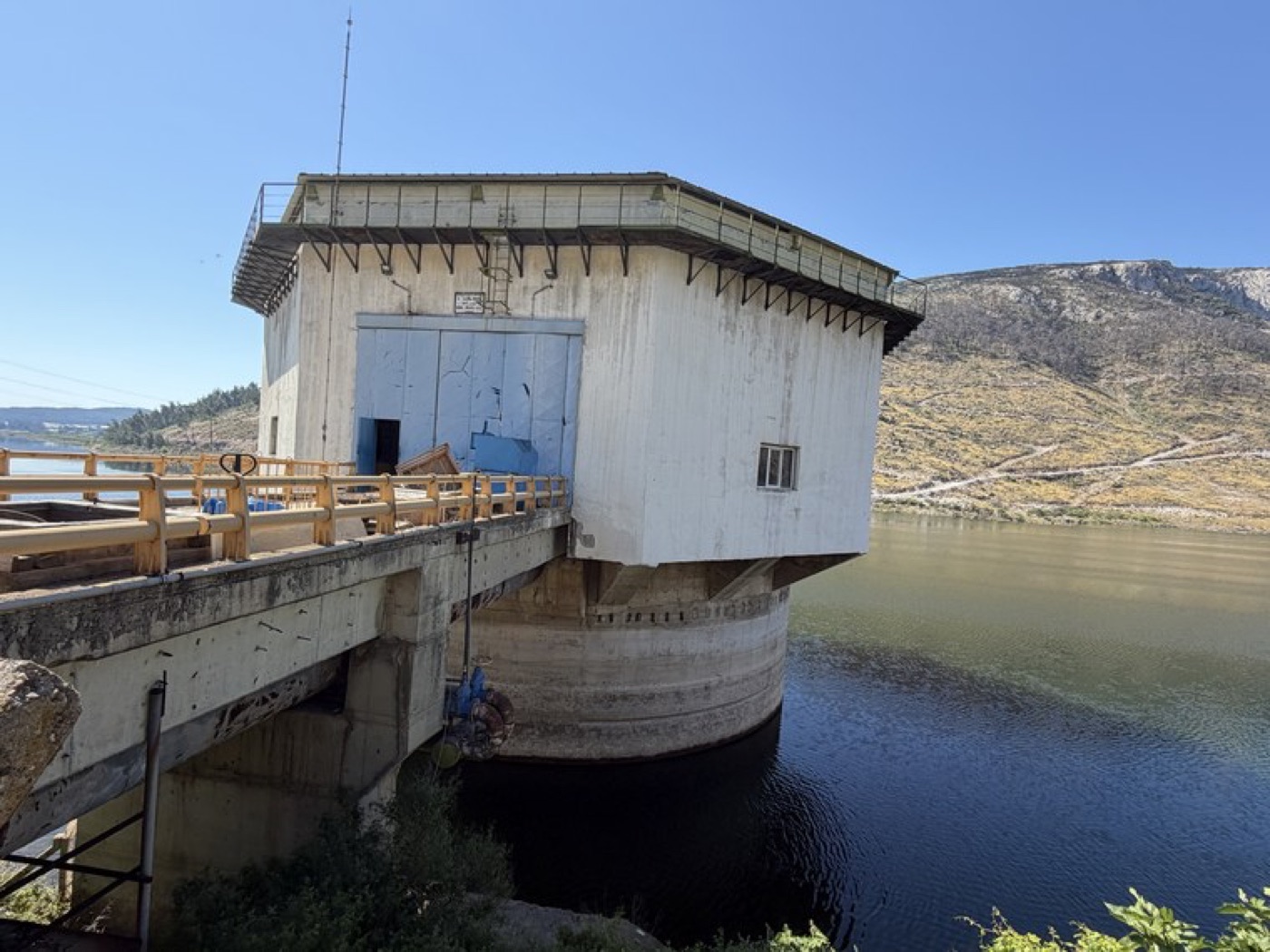 Water intake tower